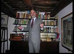 Coin dealer Hadrawa