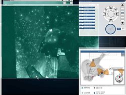 Schon mal versucht, mit einem Roboterarm an einem schwankenden Gef�hrt eine m�nzgro�e �ffnung anzupeilen? Selbst mit Zielscheibe (rechts oben) kein leichtes Unterfangen